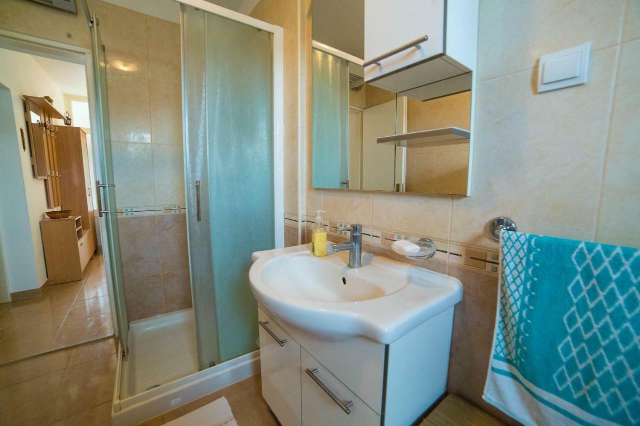 Apartments Marija Пореч Екстер'єр фото